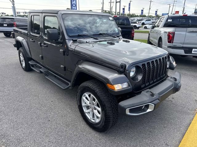 Used 2023 Jeep Gladiator Sport AWD/4WD image 3