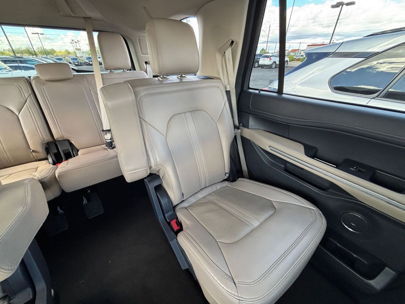 Used 2024 Ford Expedition Limited image 42