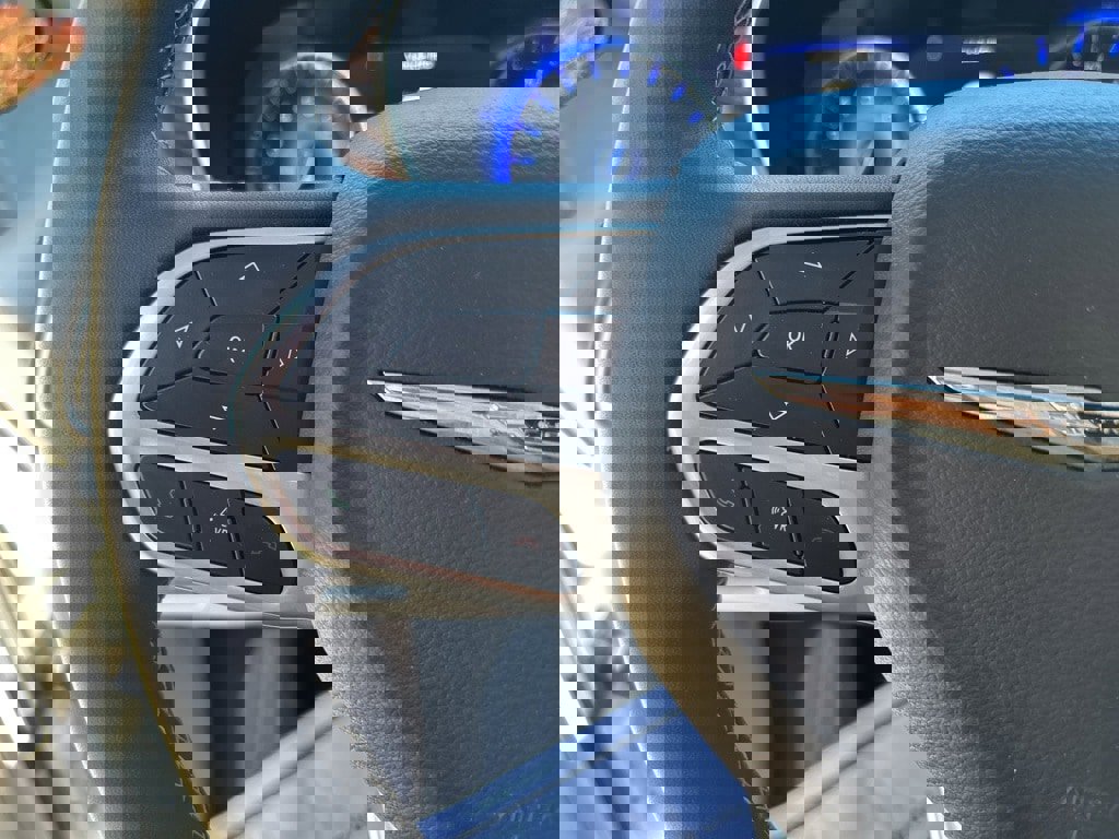 Used 2023 Chrysler Pacifica Limited w/ Uconnect Theater Family Group image 30