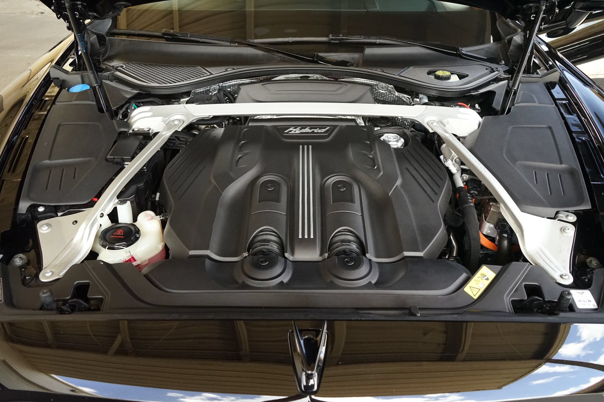 Used 2022 Bentley Flying Spur Plug-In Hybrid AWD/4WD image 32