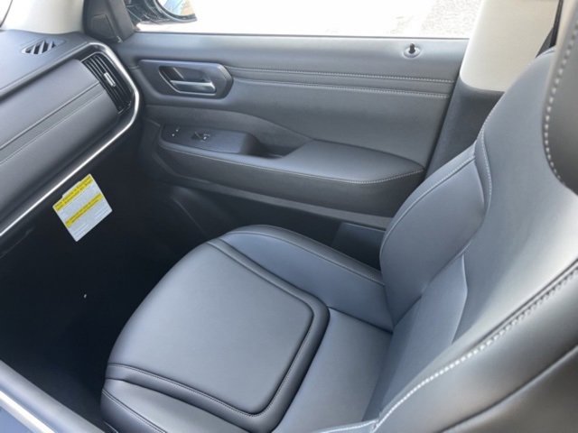 New 2025 Nissan Armada SV image 16