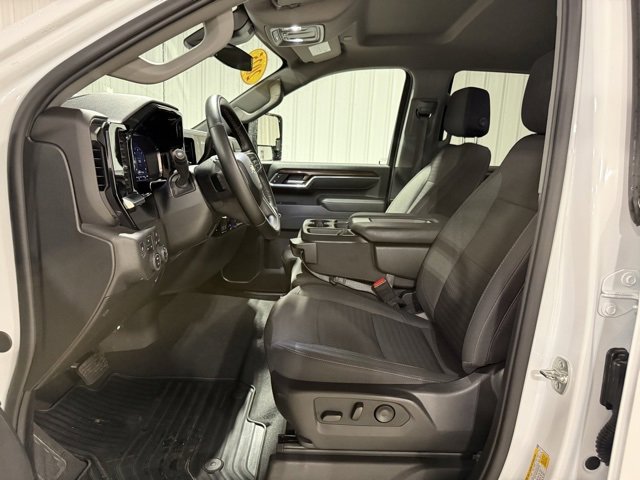 Used 2025 Chevrolet Silverado 2500 LT w/ Convenience Package image 9