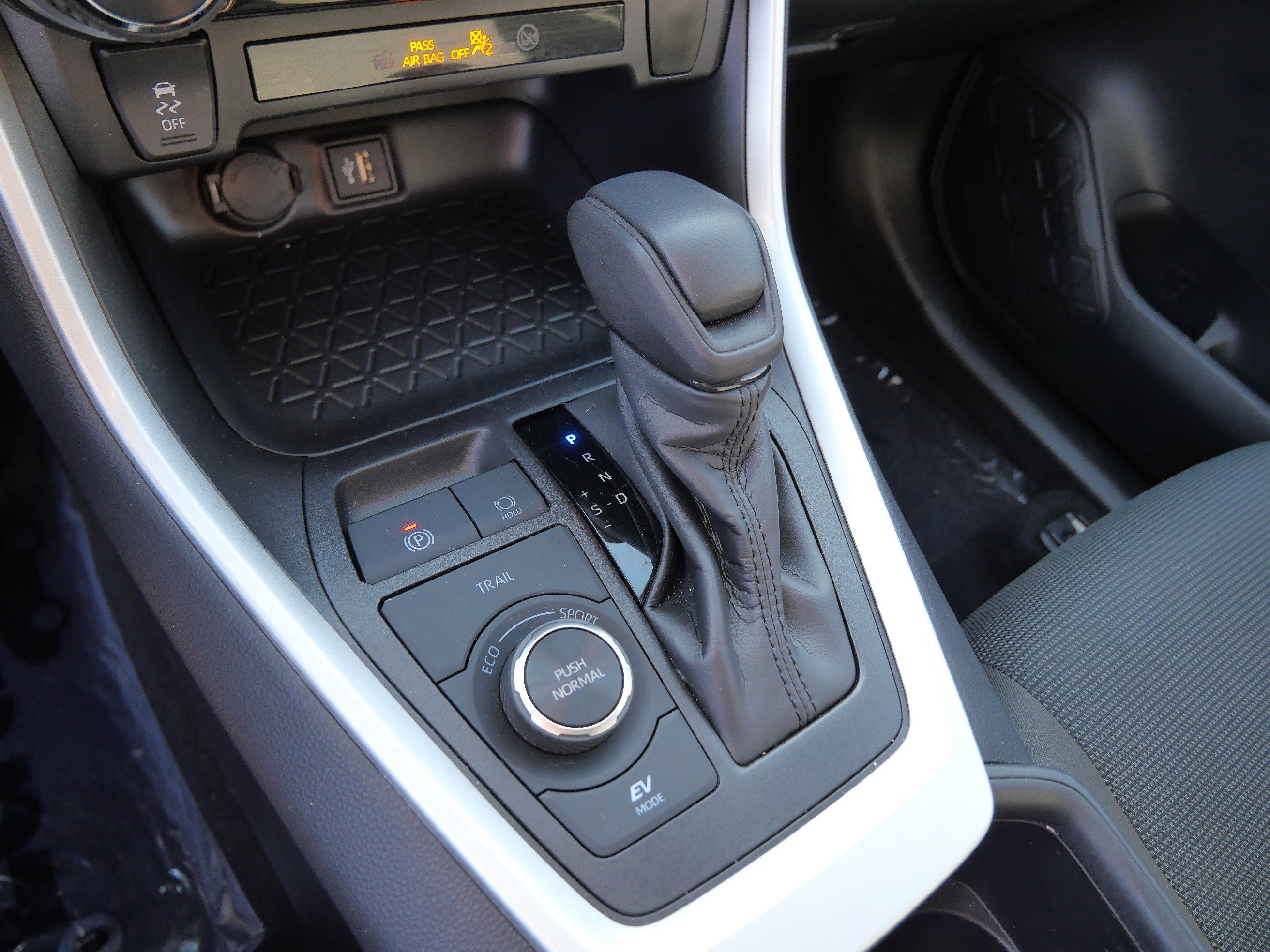 Certified 2025 Toyota RAV4 LE AWD/4WD image 25