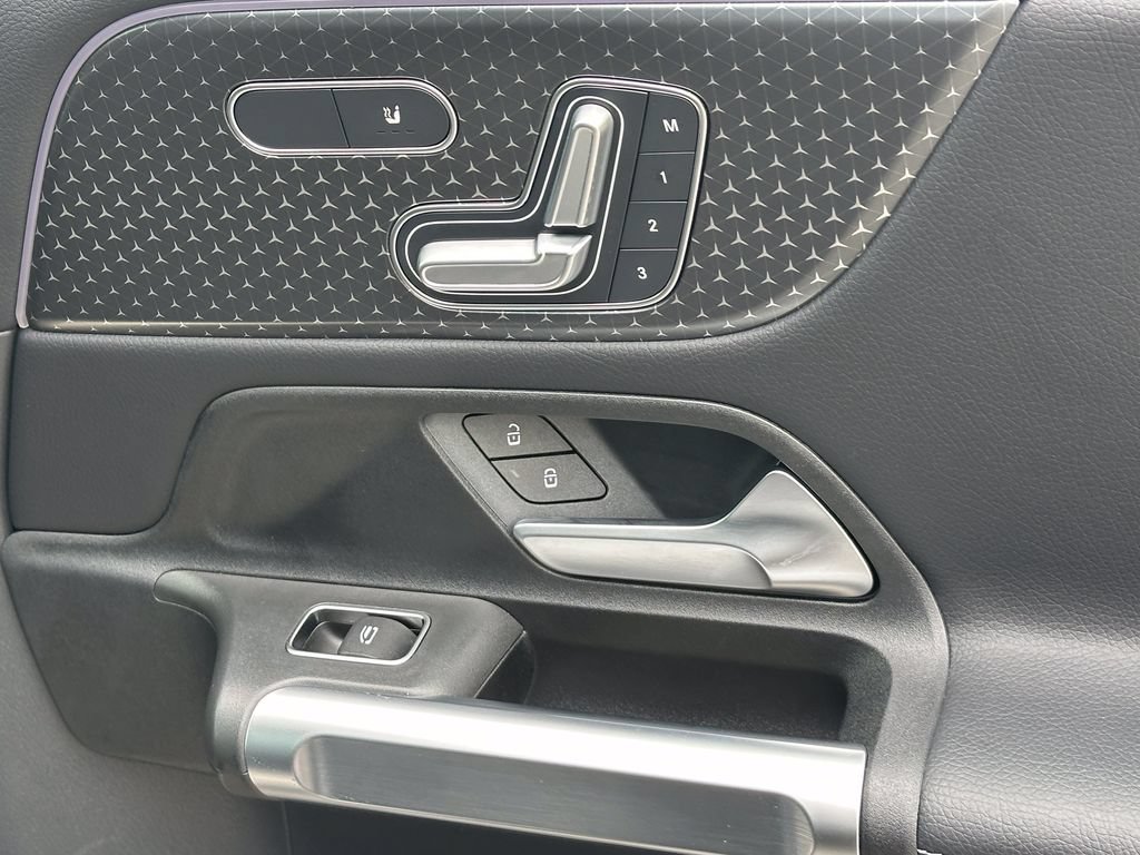 Certified 2025 Mercedes-Benz GLB 250 image 17