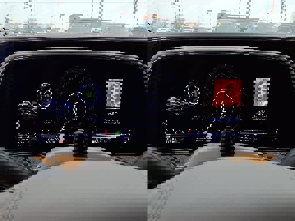 Used 2023 Cadillac Escalade Sport Platinum w/ LPO, ONYX Package image 28