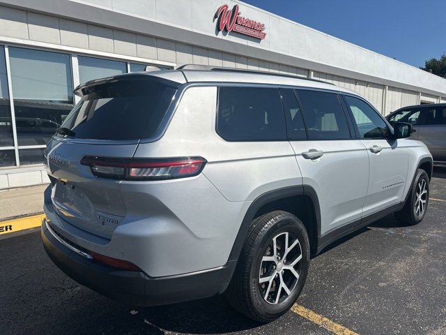 Used 2024 Jeep Grand Cherokee L Limited w/ Luxury Tech Group II image 11