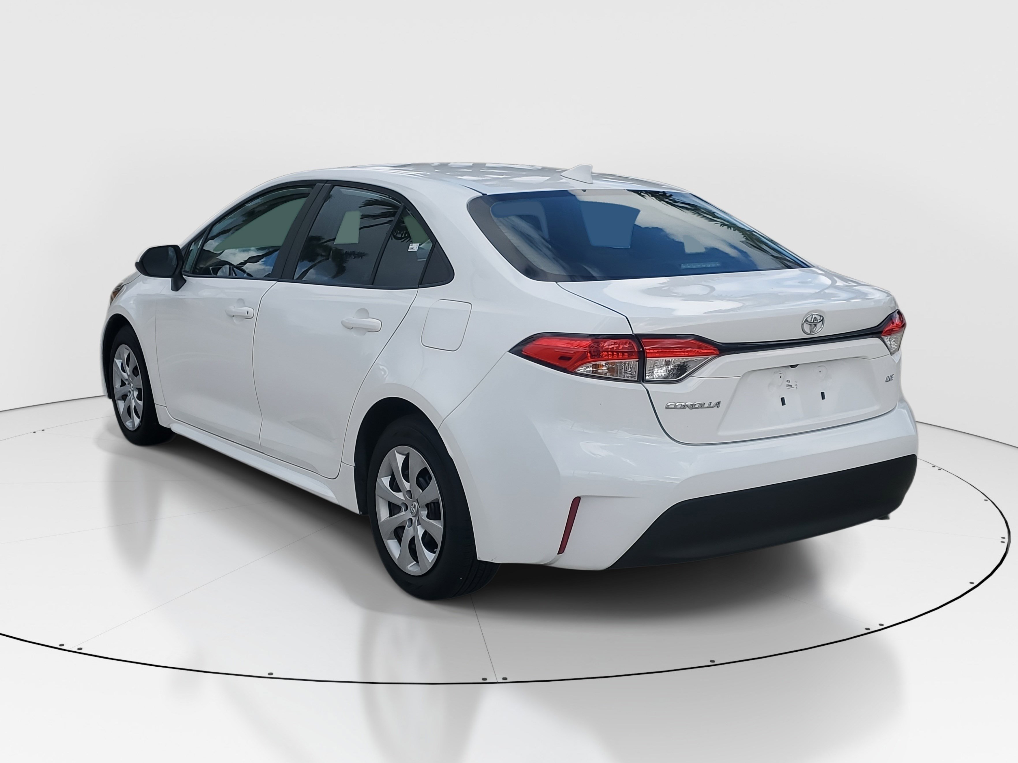 Used 2023 Toyota Corolla LE image 5