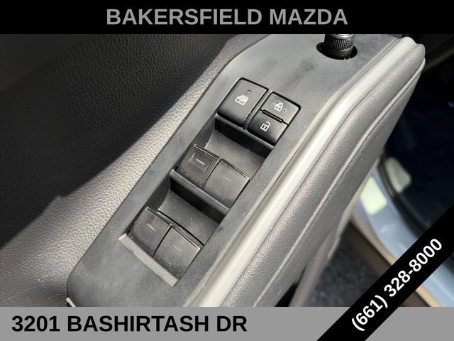 Used 2021 Toyota Highlander LE FWD image 11