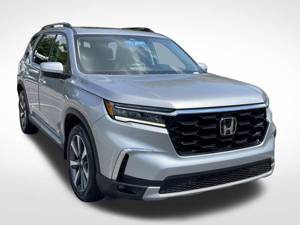Certified 2025 Honda Pilot Touring image 12