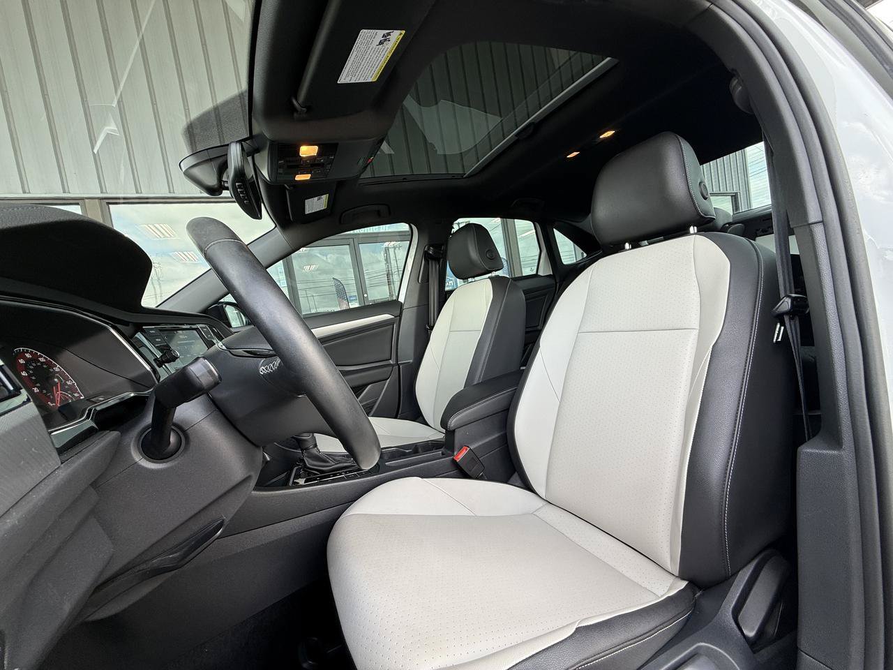 Used 2021 Volkswagen Jetta R-Line FWD image 15