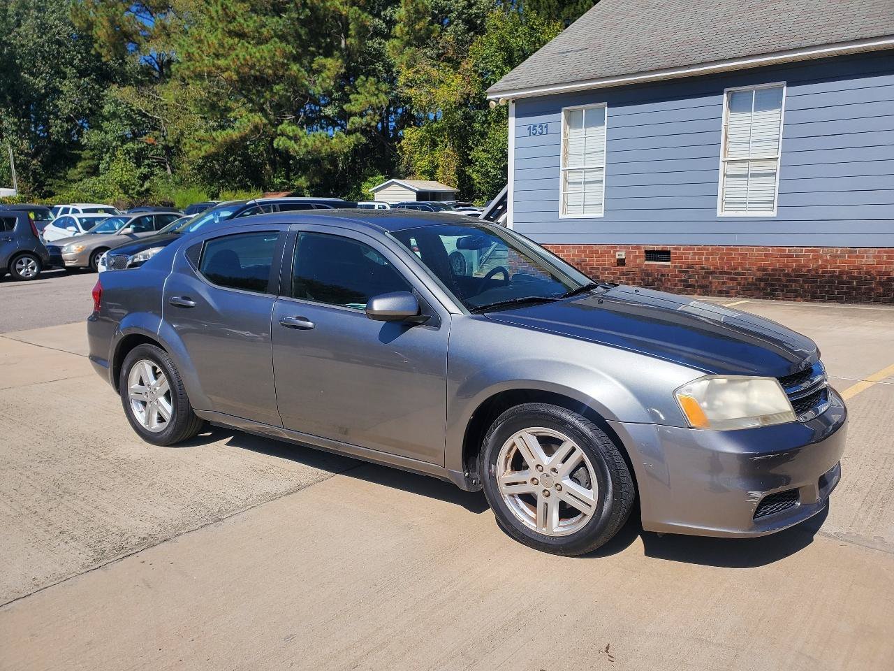 Used 2012 Dodge Avenger SXT FWD image 3