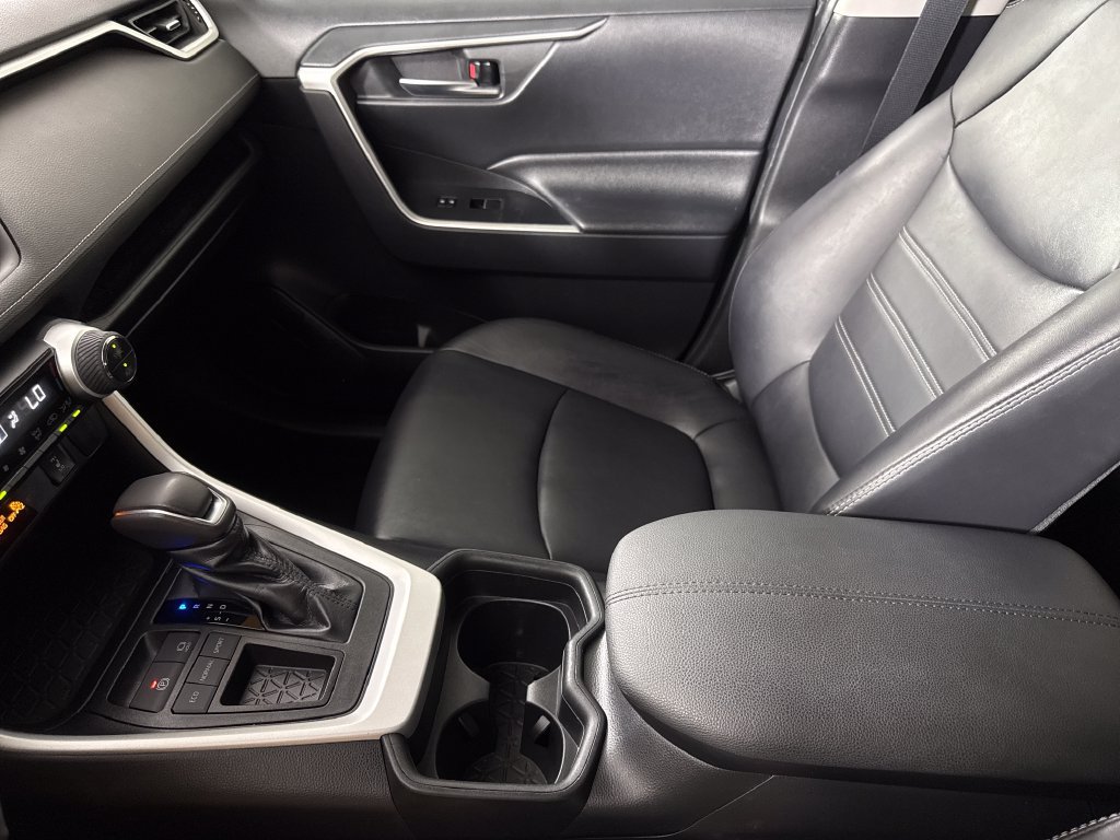 Used 2019 Toyota RAV4 XLE Premium w/ Cold Weather Package FWD image 21