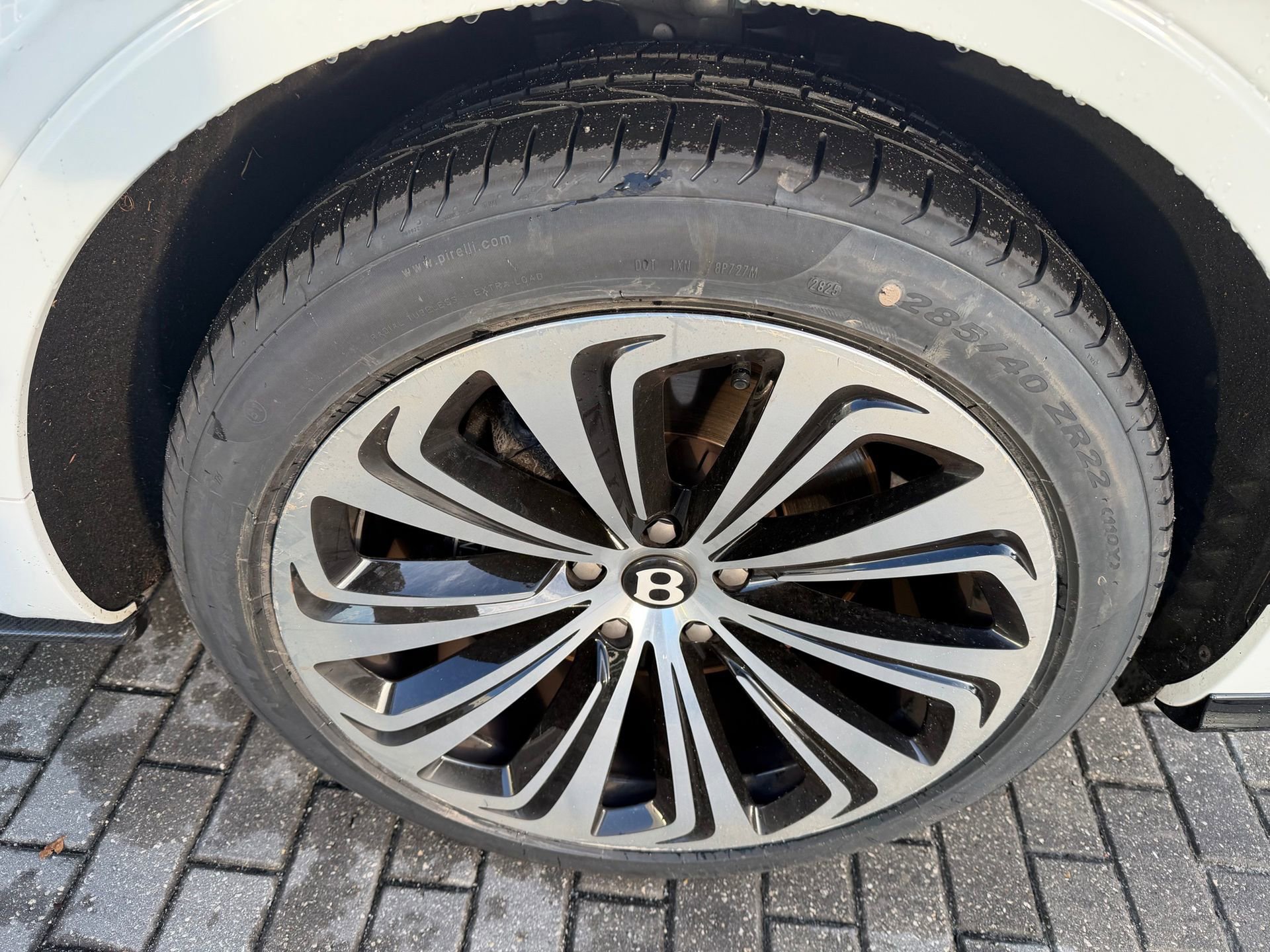 Used 2023 Bentley Bentayga Extended Wheelbase image 30