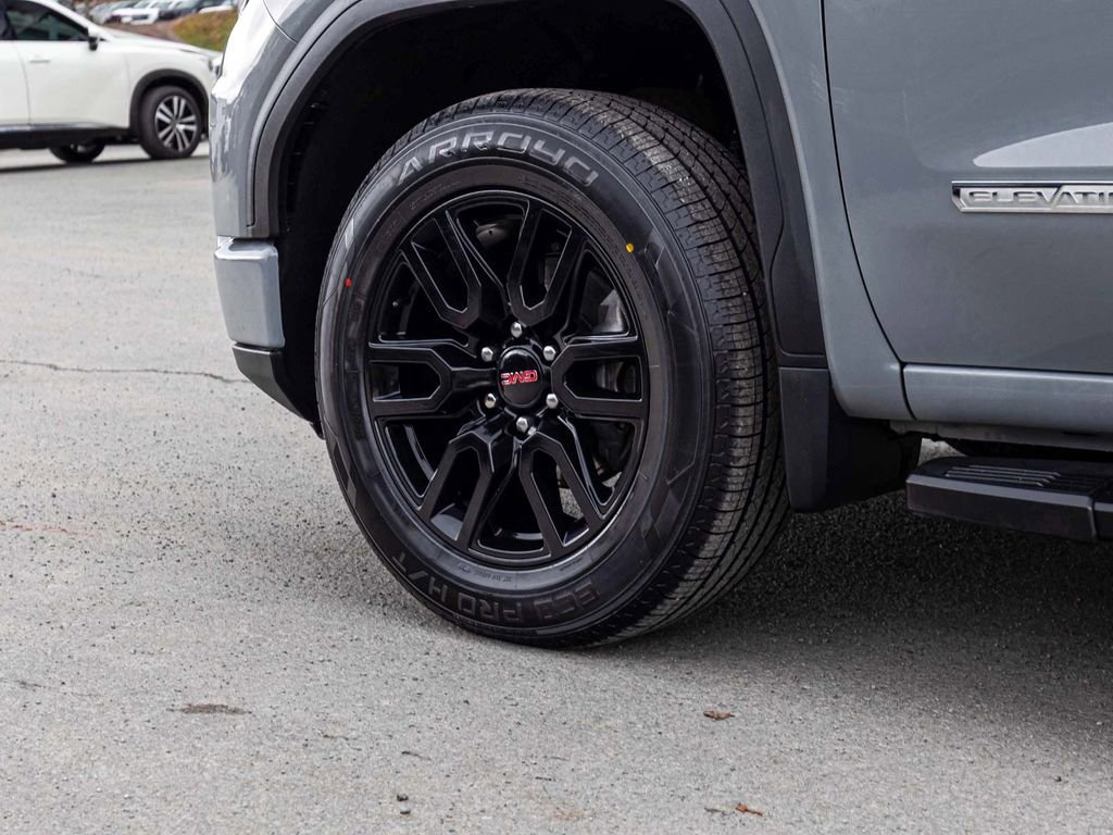 Used 2024 GMC Sierra 1500 Elevation w/ LPO, Elevation Black Package AWD/4WD image 7