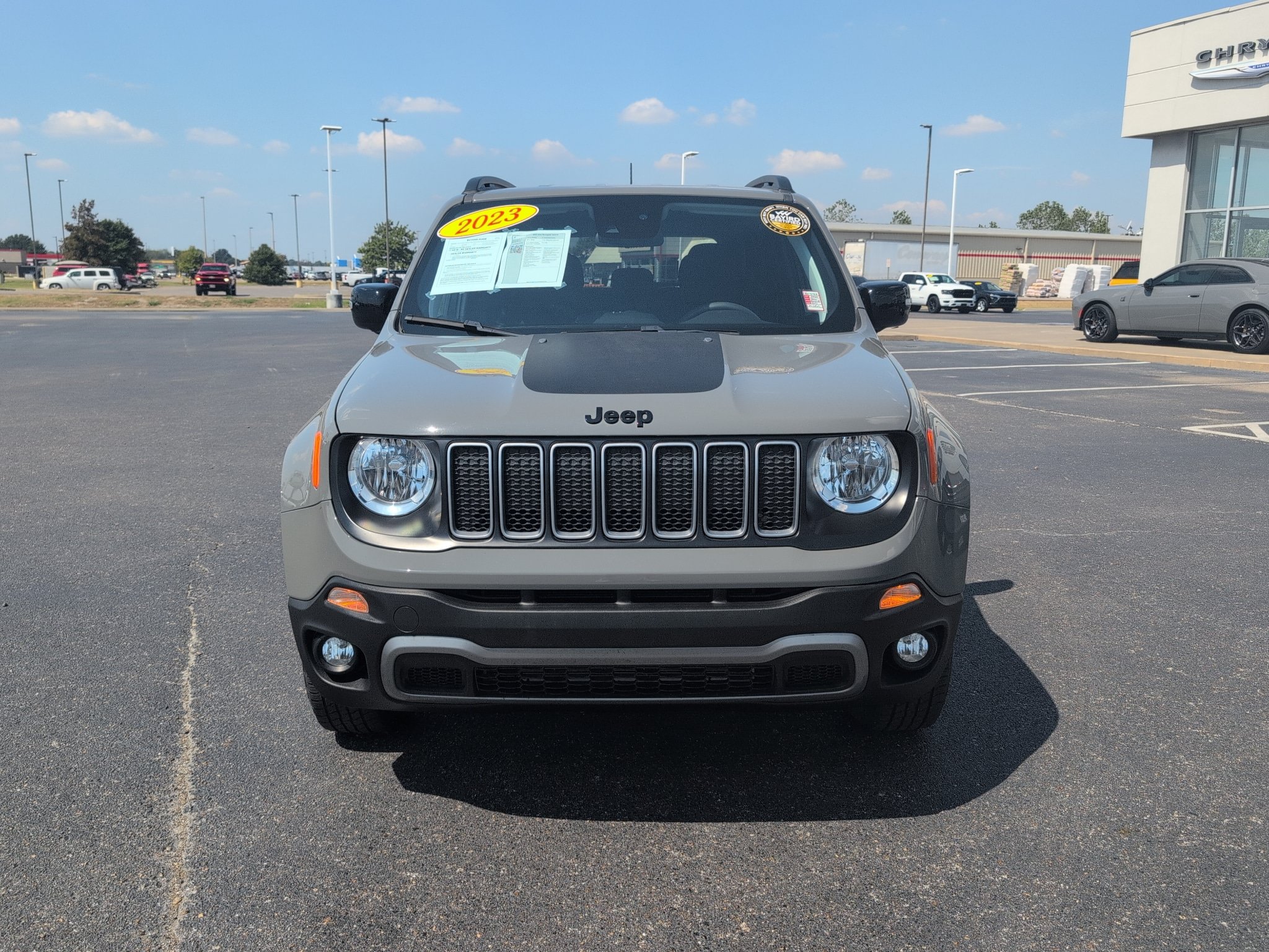 Used 2023 Jeep Renegade Latitude AWD/4WD image 2