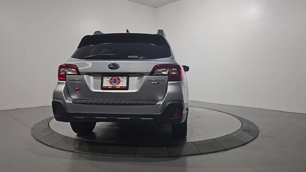Used 2018 Subaru Outback 3.6R Limited AWD/4WD image 4