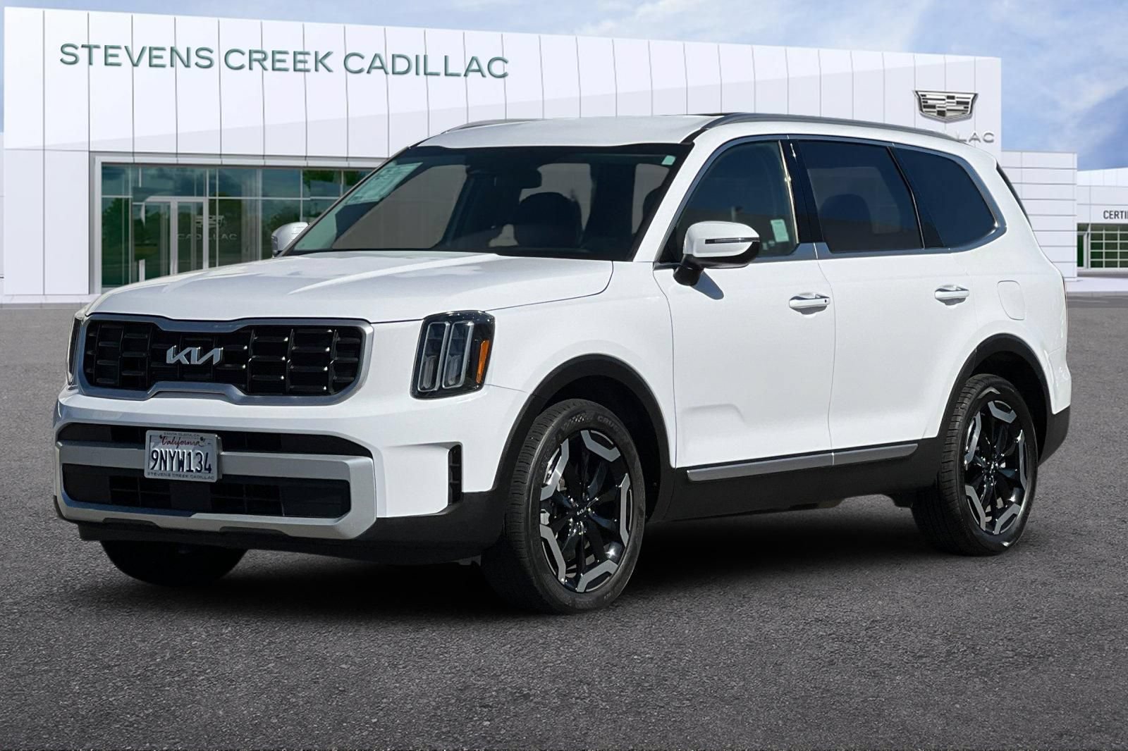 Used 2024 Kia Telluride S FWD image 7