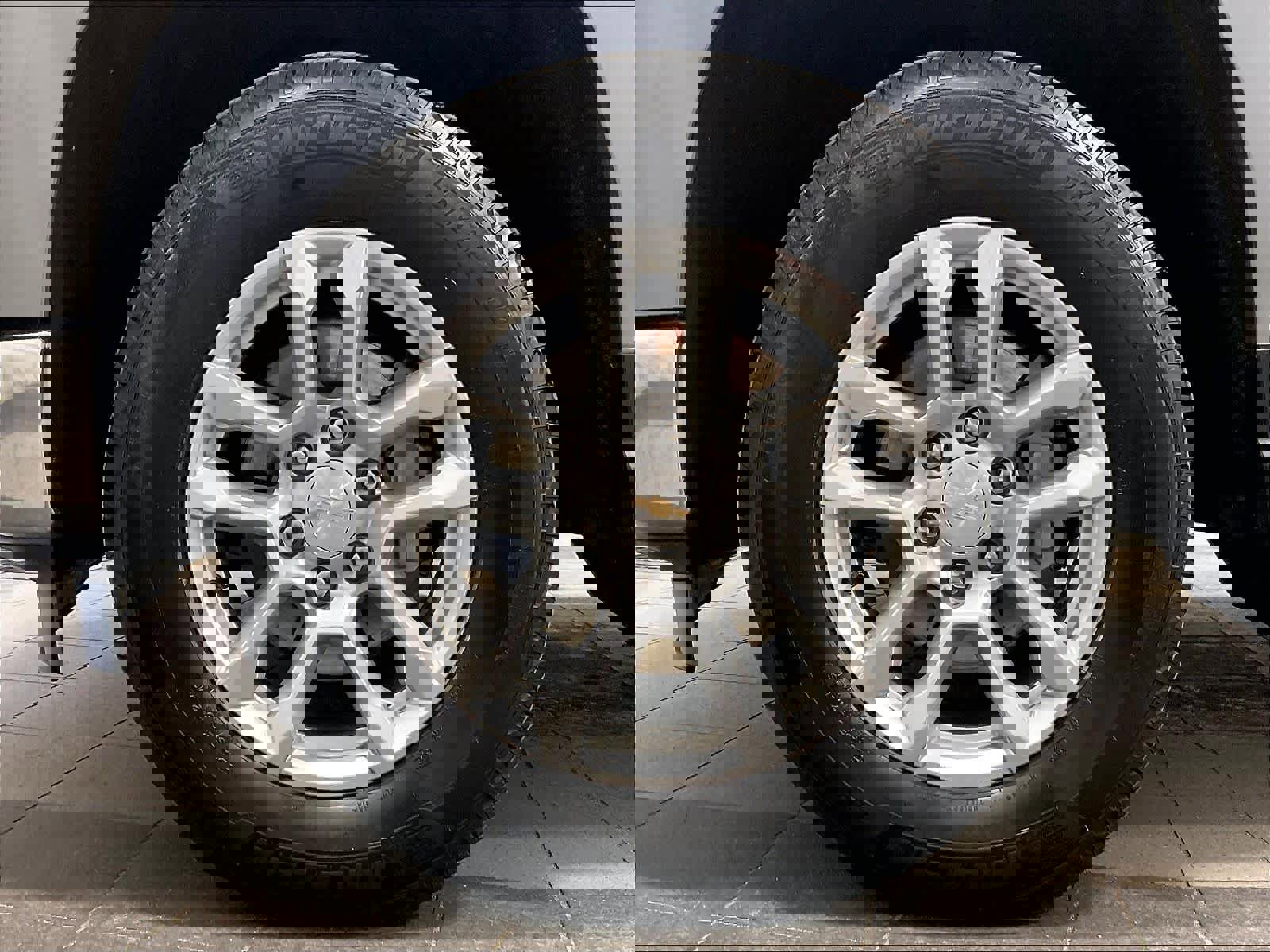 Used 2024 Chevrolet Silverado 1500 LT image 7