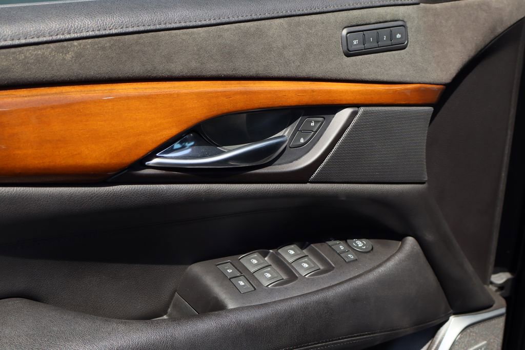 Used 2020 Cadillac Escalade Premium Luxury RWD image 22