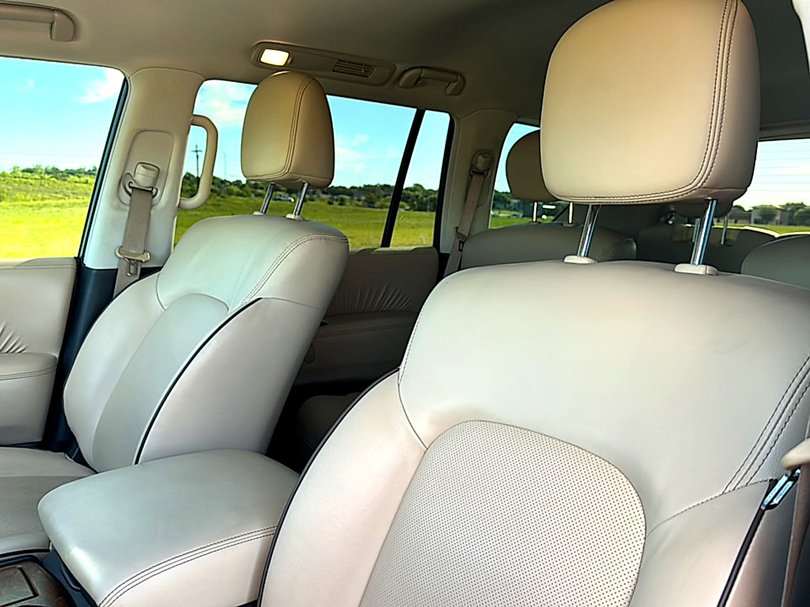 Used 2023 Nissan Armada SL w/ Captain's Chairs Package image 14