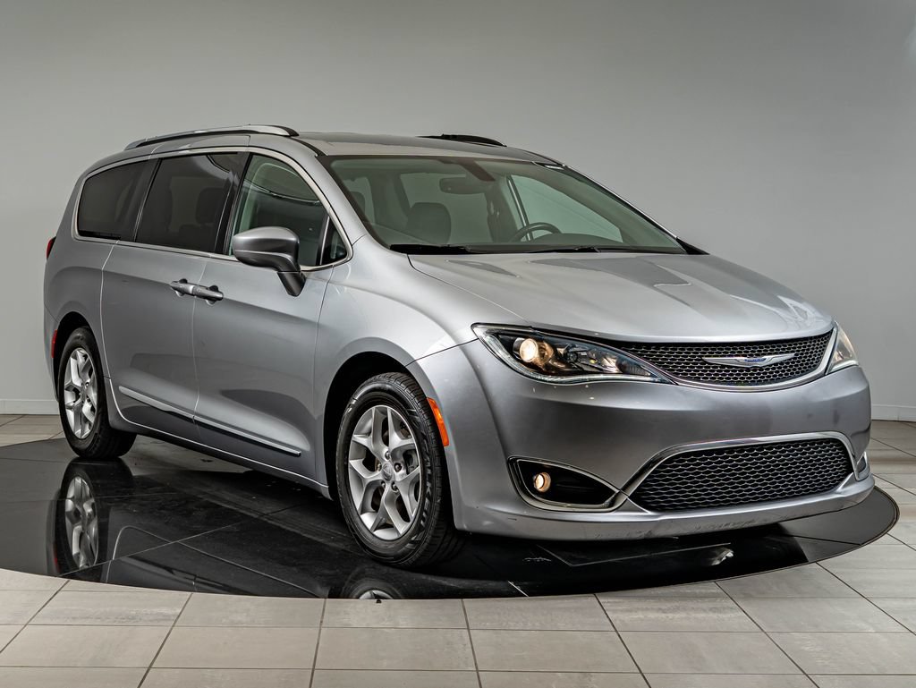 Used 2018 Chrysler Pacifica Touring-L Plus w/ Tire & Wheel Group FWD image 3