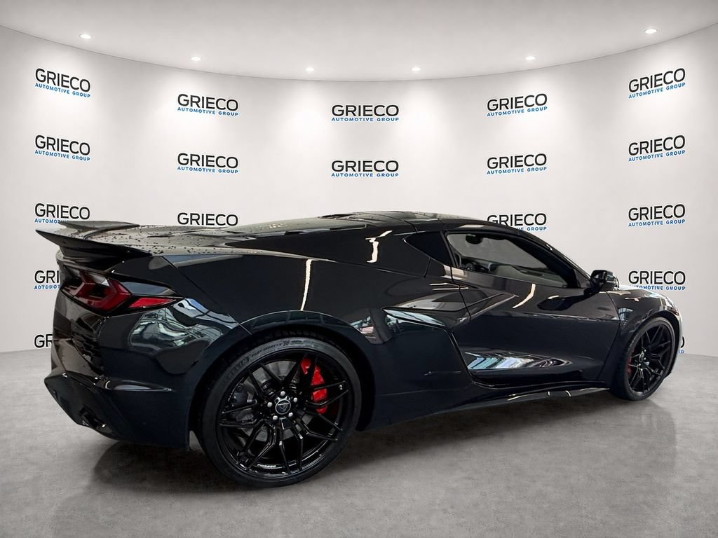 Used 2024 Chevrolet Corvette Z06 RWD image 7