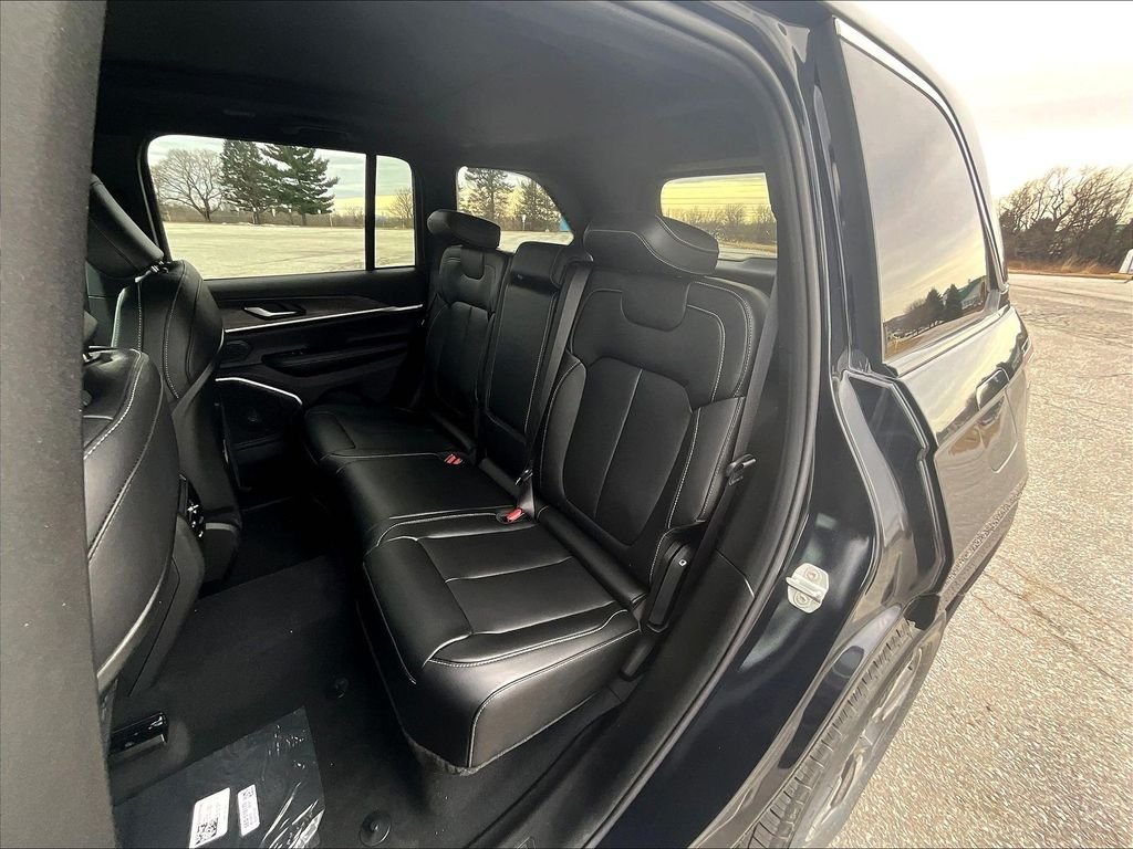 Used 2024 Jeep Grand Cherokee Limited 4xe w/ Luxury Tech Group II AWD/4WD image 15