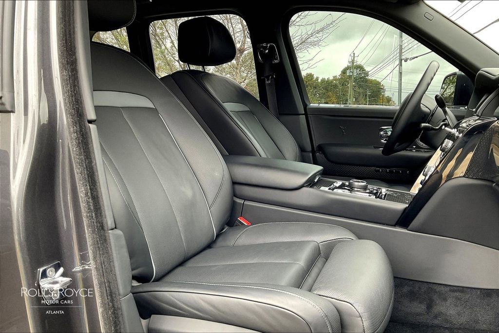 Certified 2022 Rolls-Royce Cullinan Black Badge w/ Dark Exterior Package image 11