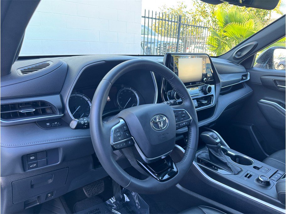 Used 2021 Toyota Highlander XSE image 25