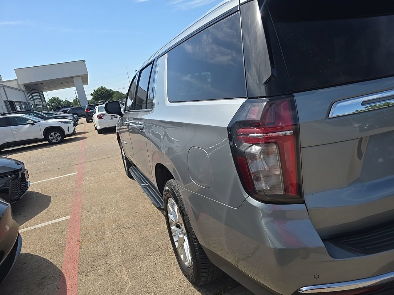 Used 2023 Chevrolet Suburban Premier AWD/4WD image 7