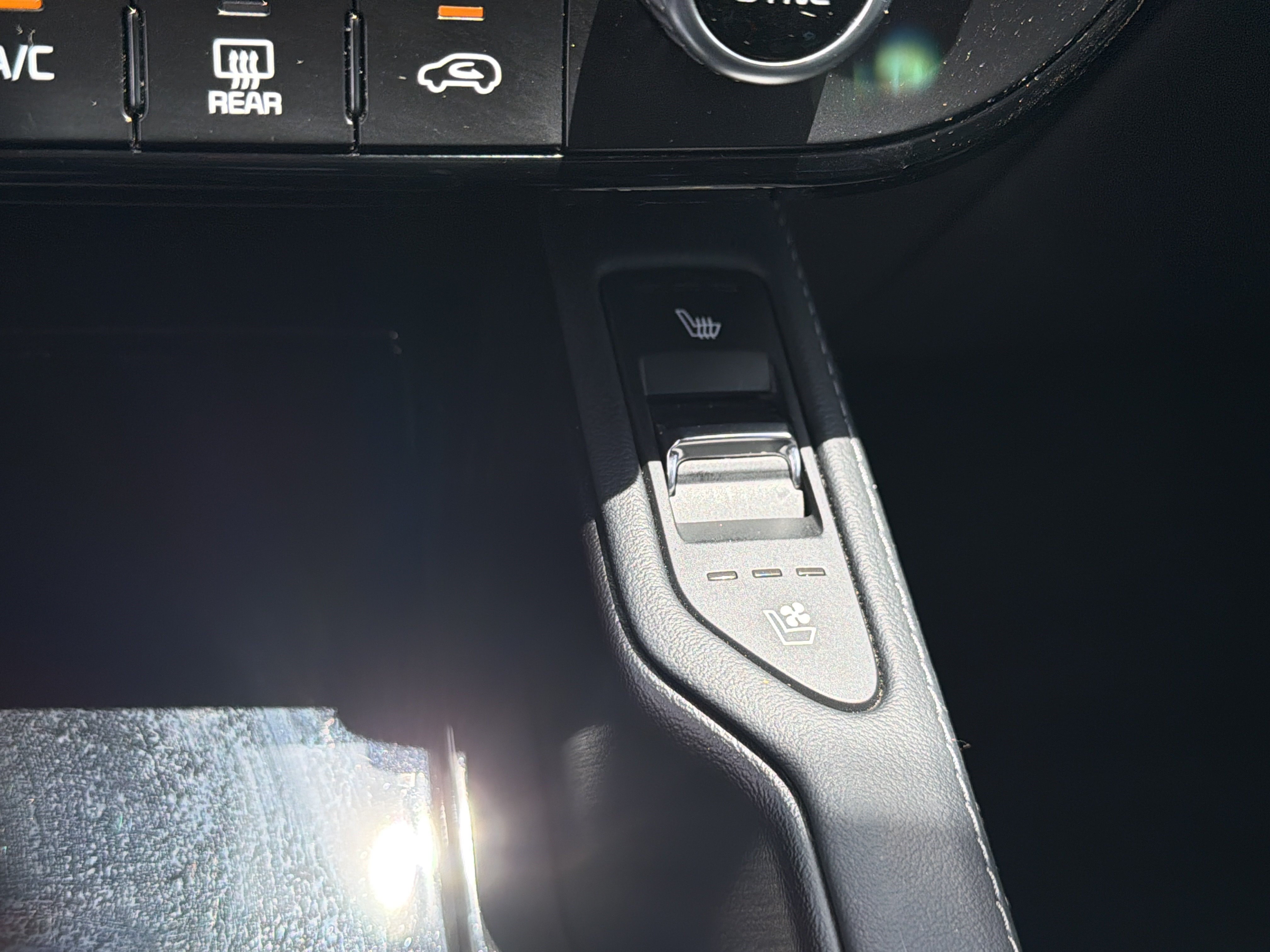 Used 2025 Kia Telluride SX w/ SX Captain's Chair Package FWD image 19