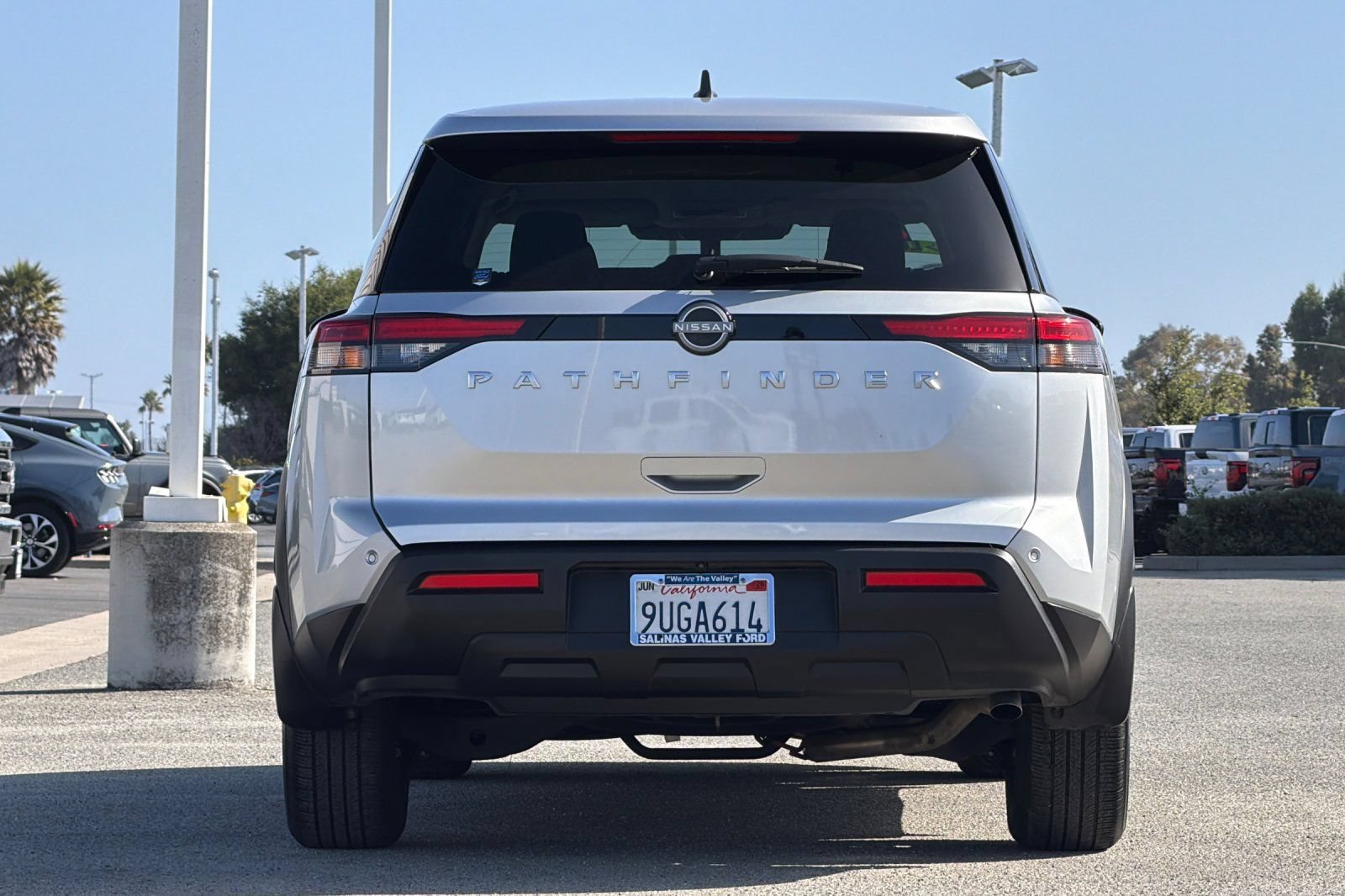 Used 2025 Nissan Pathfinder S FWD image 5