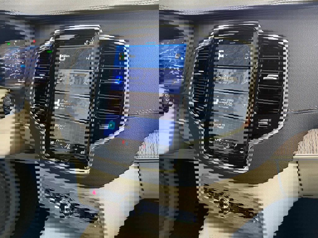 New 2025 Volvo XC90 B6 Plus w/ Protection Package Premier image 9