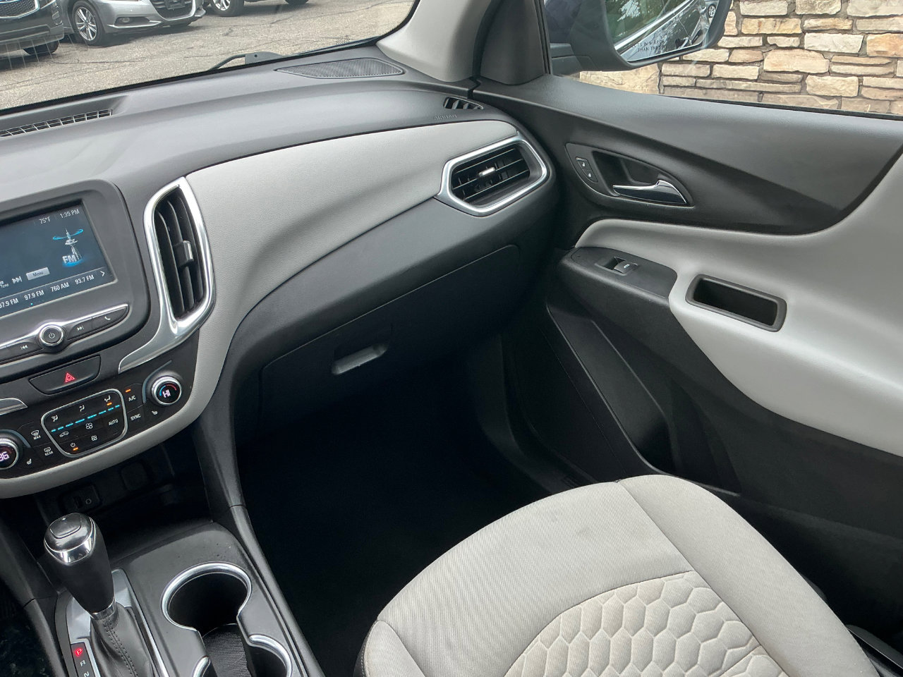 Used 2018 Chevrolet Equinox LT image 17