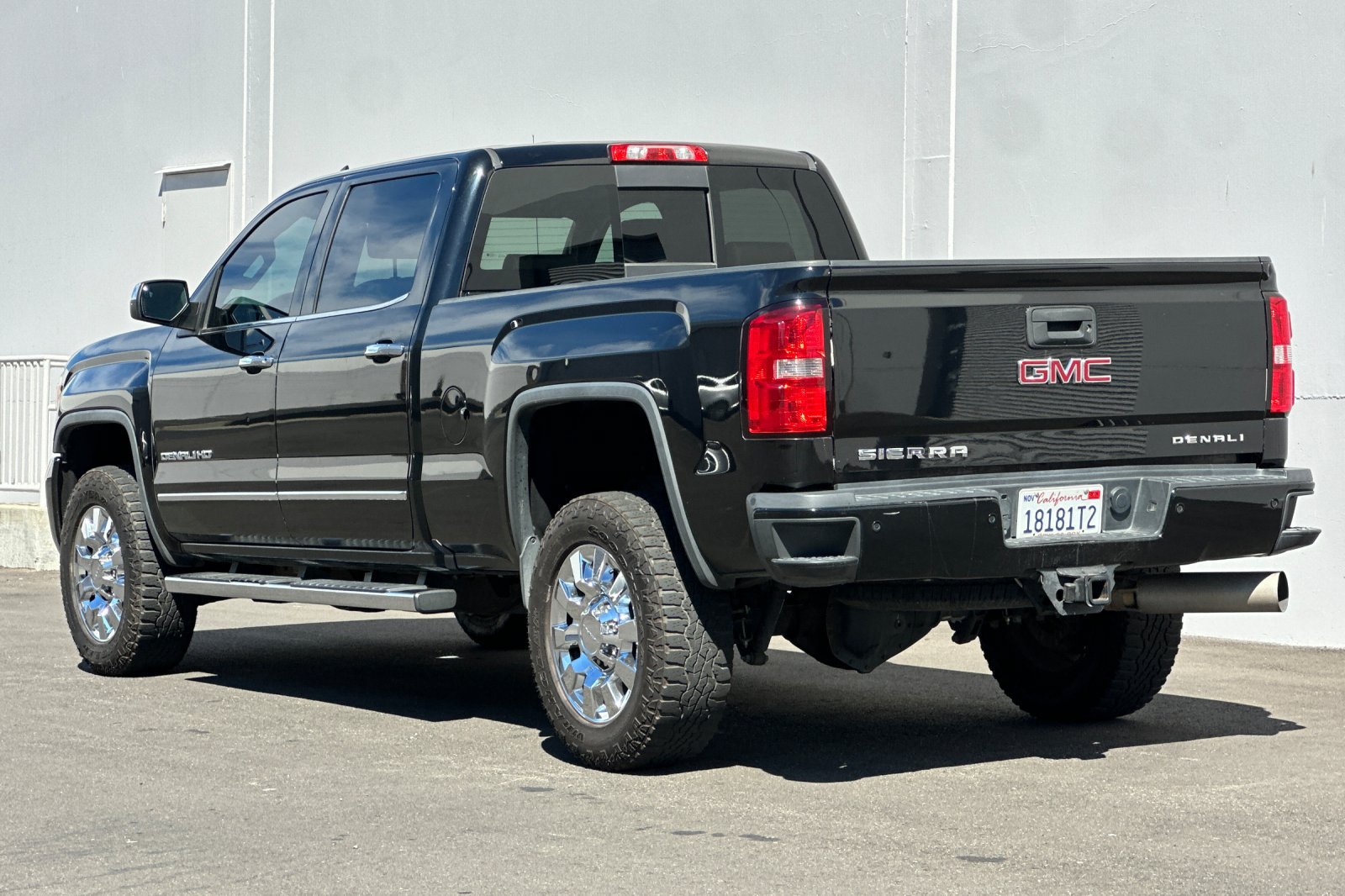 Used 2015 GMC Sierra 2500 Denali w/ Duramax Plus Package AWD/4WD image 6