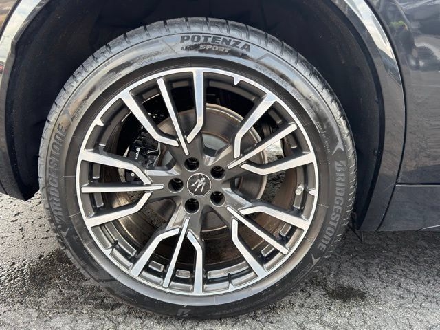 Used 2023 Maserati Grecale Modena AWD/4WD image 37