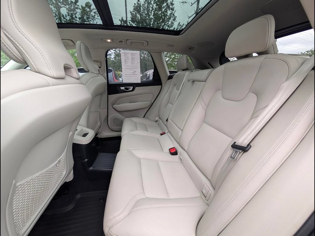 Certified 2024 Volvo XC60 T8 Ultimate w/ Protection Package Premier AWD/4WD image 17