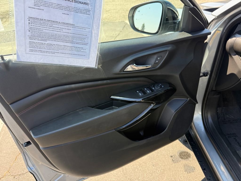 Certified 2025 Chevrolet Trax RS w/ Sunroof Package image 11