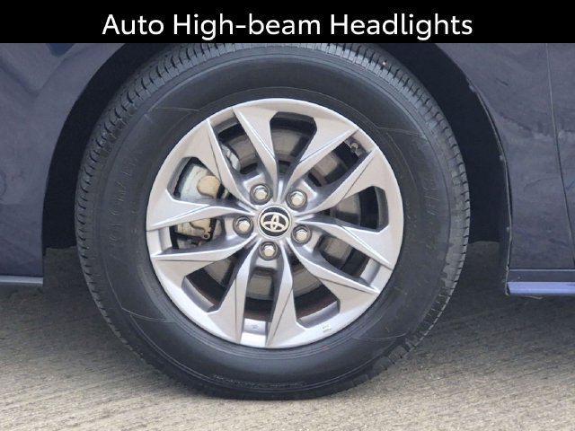 Used 2025 Toyota Sienna XLE FWD image 11