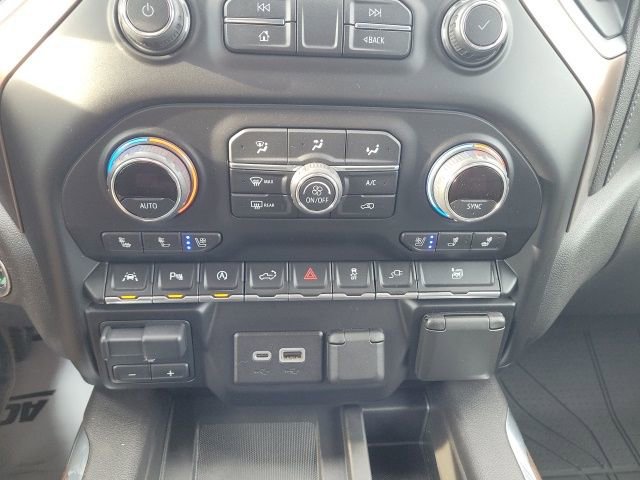 Used 2020 Chevrolet Silverado 1500 High Country w/ Technology Package AWD/4WD image 46