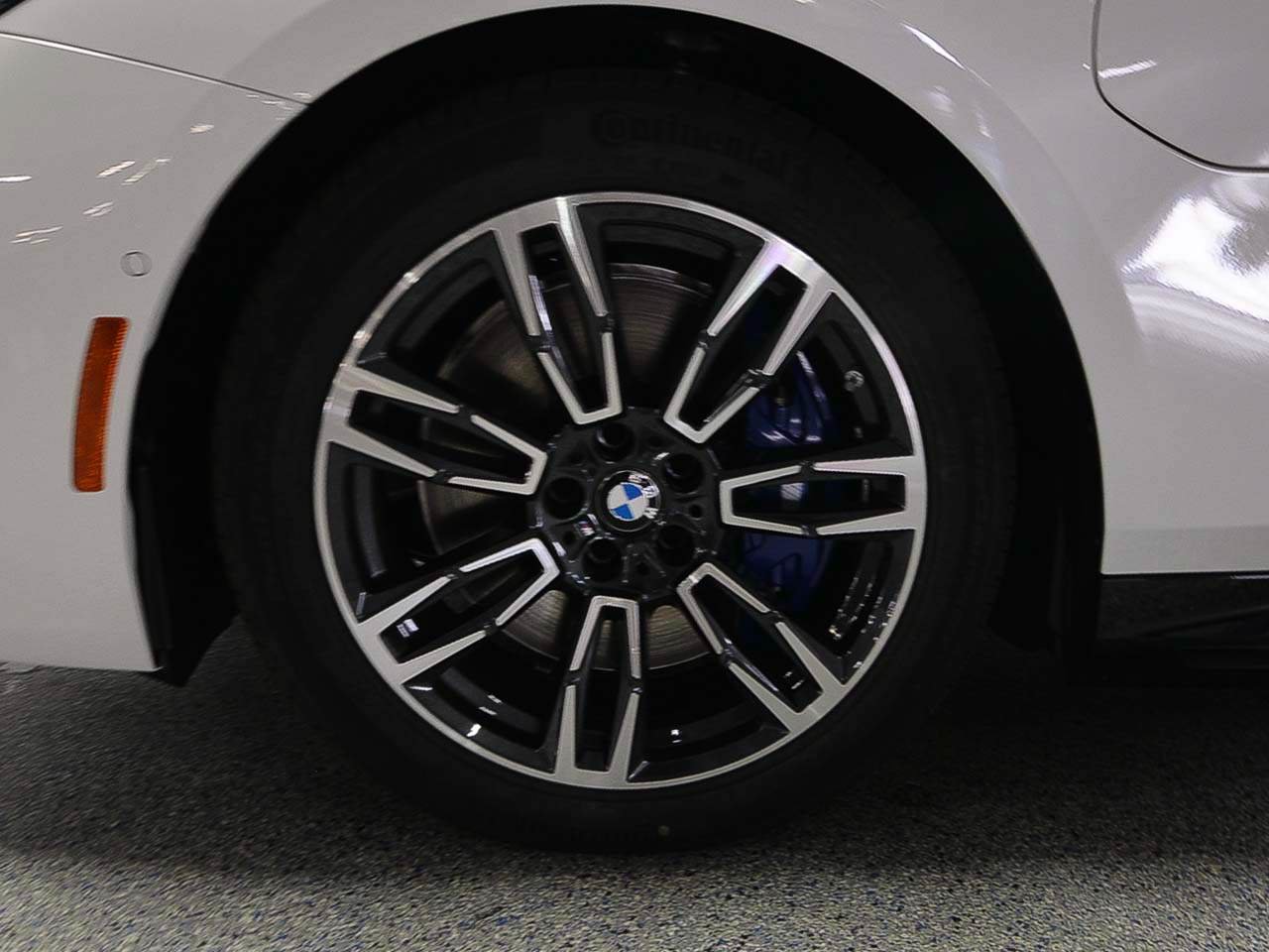 New 2027 BMW 550e xDrive AWD/4WD image 5