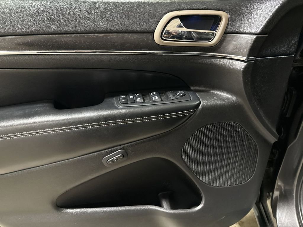 Used 2017 Jeep Grand Cherokee Limited w/ Luxury Group II image 22