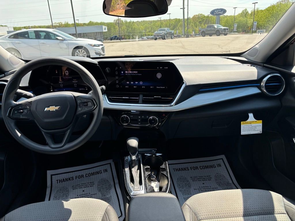 Used 2025 Chevrolet Trax LT image 13