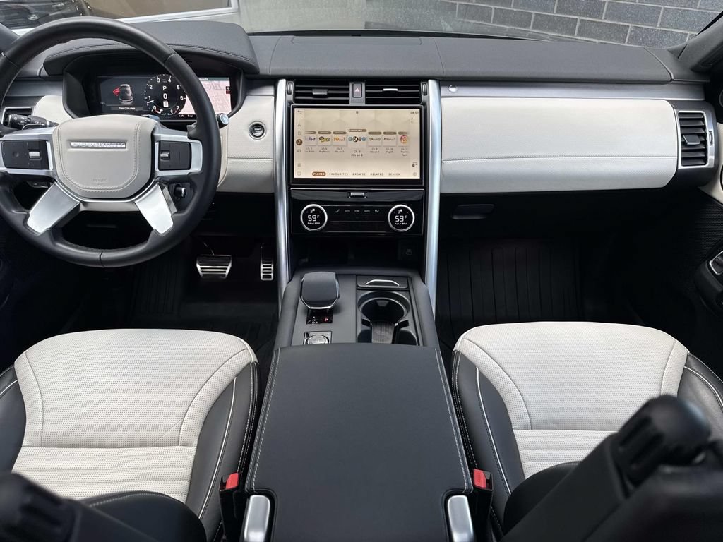 Certified 2024 Land Rover Discovery Dynamic SE AWD/4WD image 18