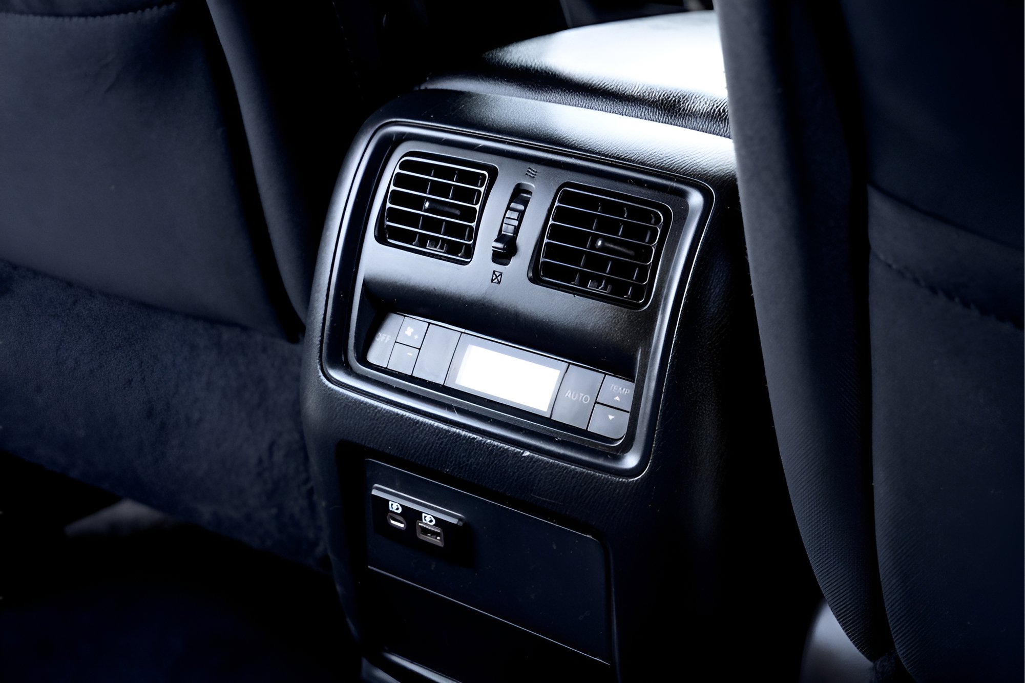 Used 2019 Nissan Pathfinder SV image 19