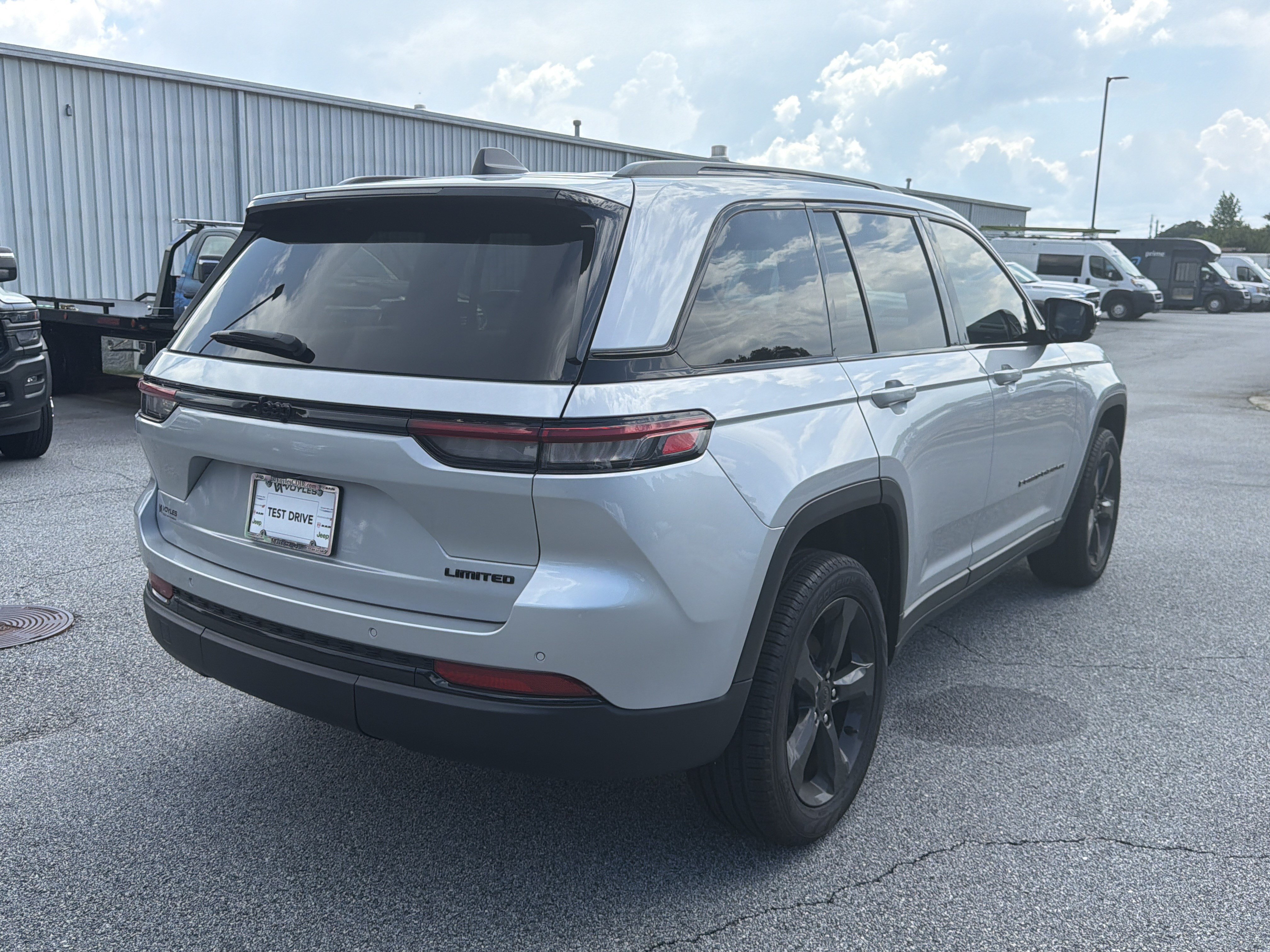 New 2025 Jeep Grand Cherokee Limited w/ Black Appearance Package RWD image 8