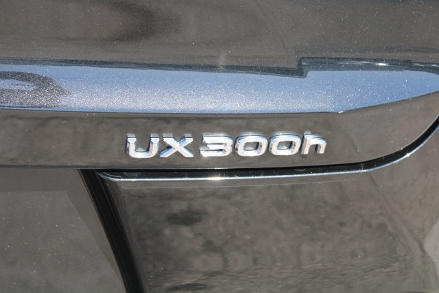 Used 2025 Lexus UX 300h FWD w/ Accessory Package (Z2) image 9