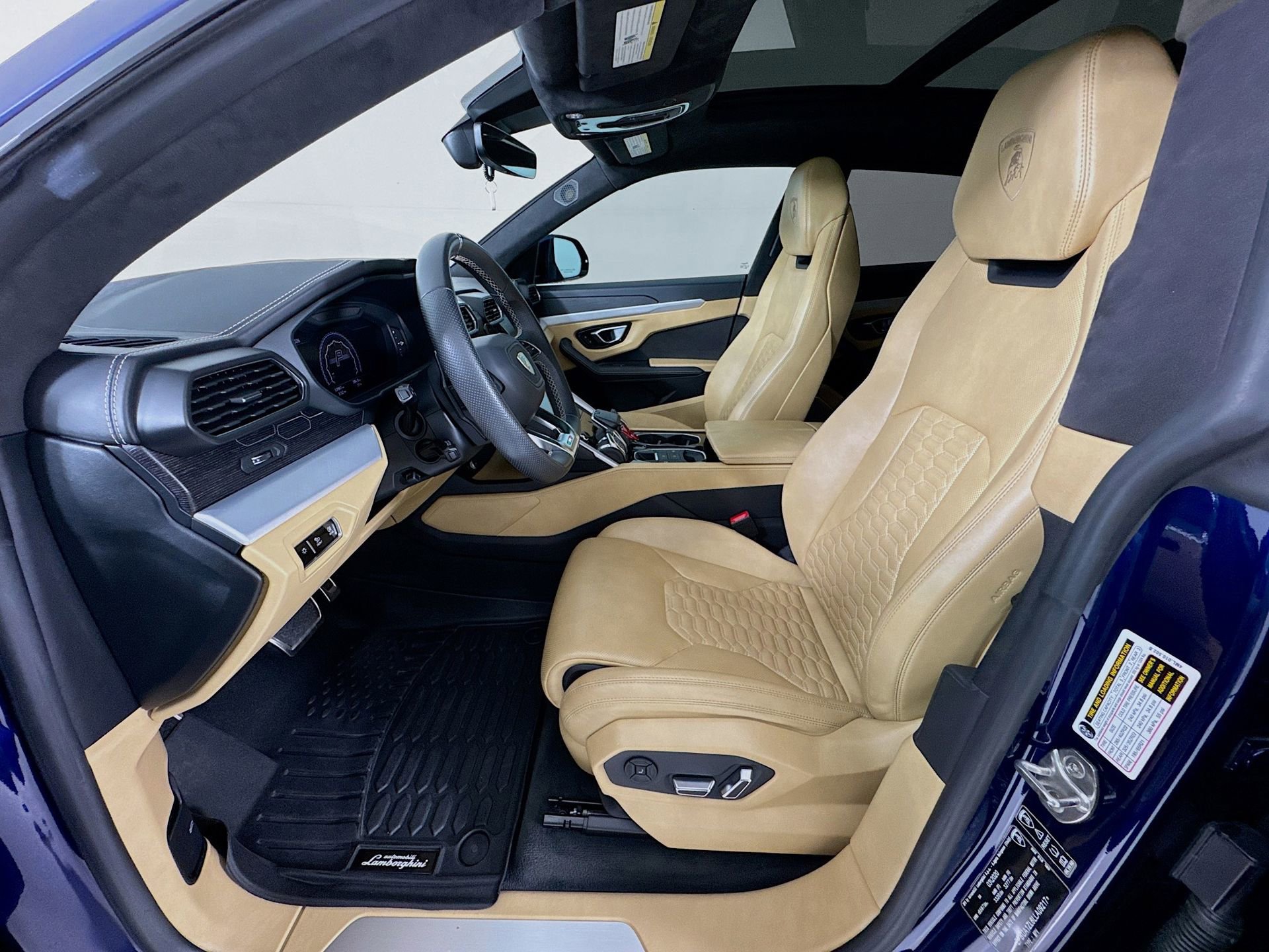 Used 2020 Lamborghini Urus image 23