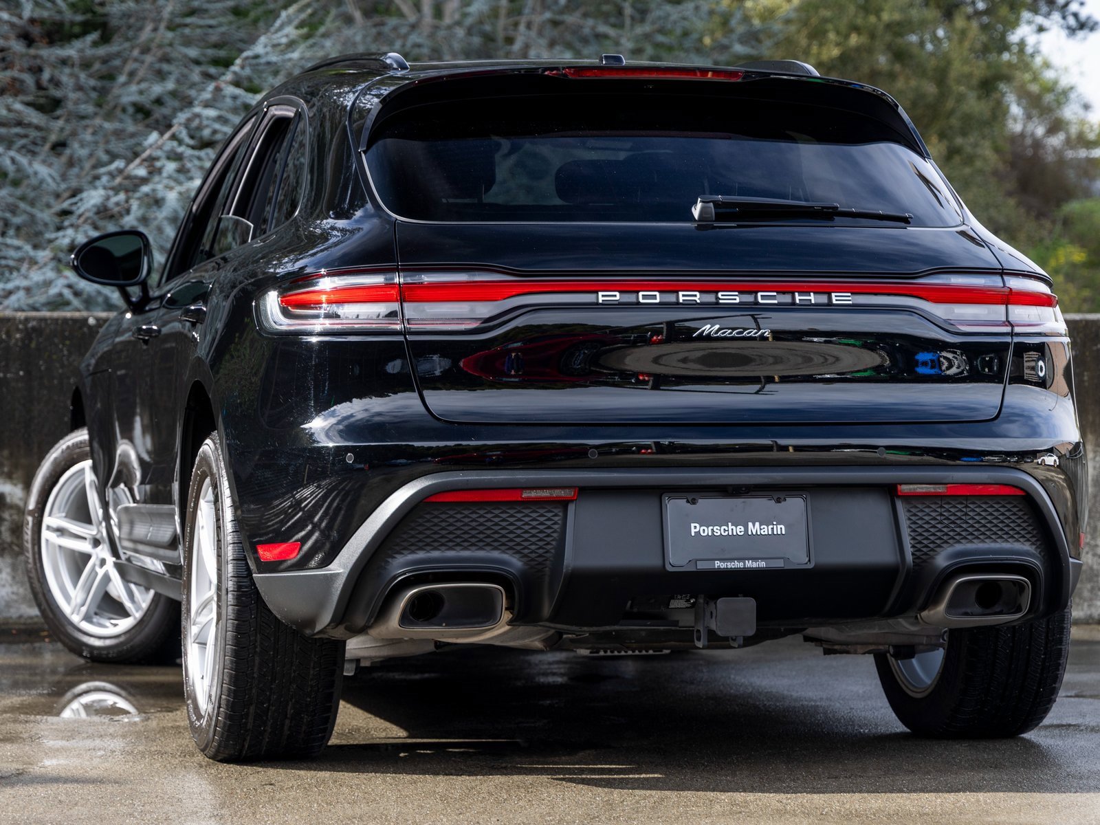 Certified 2025 Porsche Macan image 3