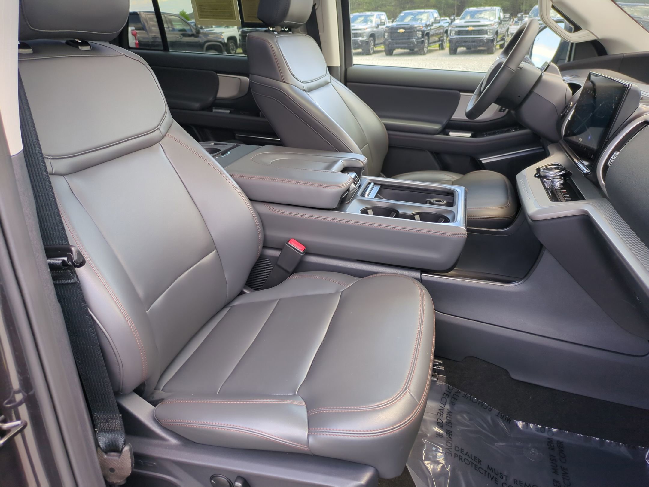 Used 2025 Ford Expedition Active AWD/4WD image 33